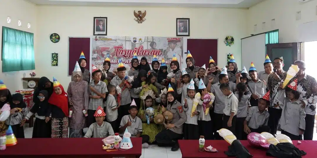 Peduli Kaum Difabel Polres Probolinggo Tasyakuran Hari Jadi Polwan ke – 76 di SLB Kraksaan