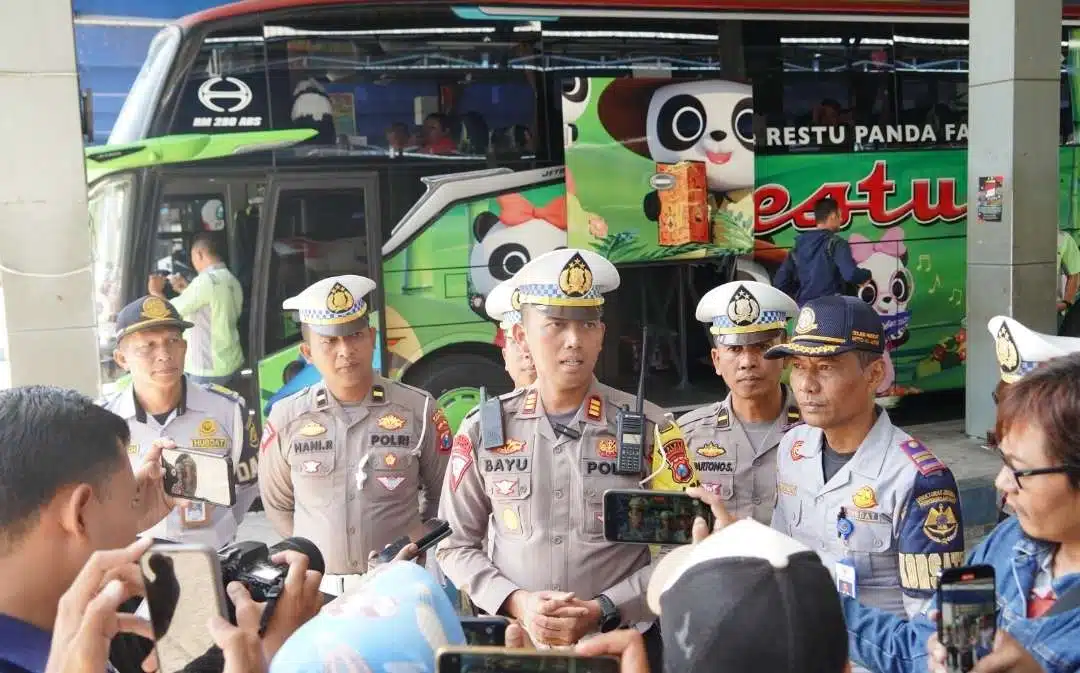 Minimalisir Laka Lantas, Polres Ponorogo Gelar Ramp Check Bus di Terminal Seloaji