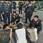 Polisi dan Warga Amankan Lima Orang Anggota Gengster di Pasar Kembang Surabaya