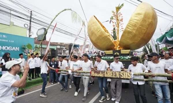 Peringati Maulid Nabi, Warga Banyuwangi Gelar Tradisi Endhog – endhogan