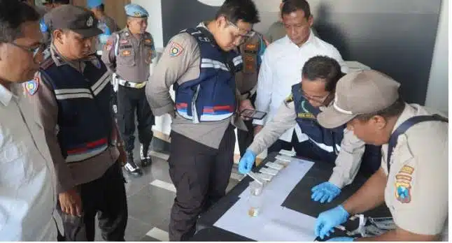 Polrestabes Surabaya Perkuat Integritas dengan Tes Urine Rutin untuk Anggota