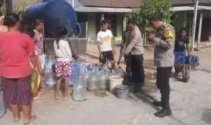 Polres Tulungagung Distribusikan Air Bersih ke Daerah Terdampak Kemarau