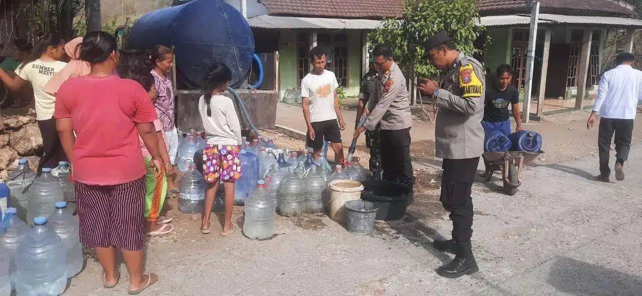 Polres Tulungagung Distribusikan Air Bersih ke Daerah Terdampak Kemarau