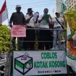 Masyarakat Surabaya Pendukung Kotak Kosong Deklarasi di Depan Kantor DPRD