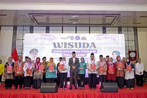Terbaik! Pemkot Surabaya Cetak 1.150 Lansia Tangguh Selantang 2024