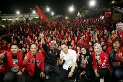Kaji Ipuk Kerahkan Ribuan Pendukungnya kampanyekan Bu Risma – Gus Hans dan Eri Cahyadi – Armuji