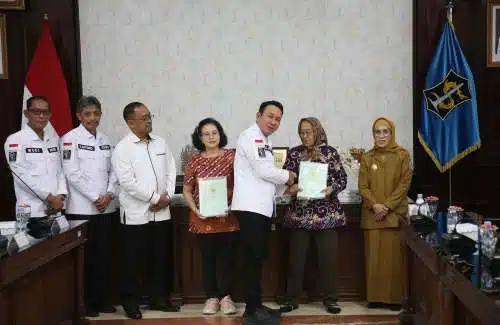 Kepastian Hukum untuk Warga, Sertifikat HGB di Atas HPL Diserahkan oleh Pemkot Surabaya