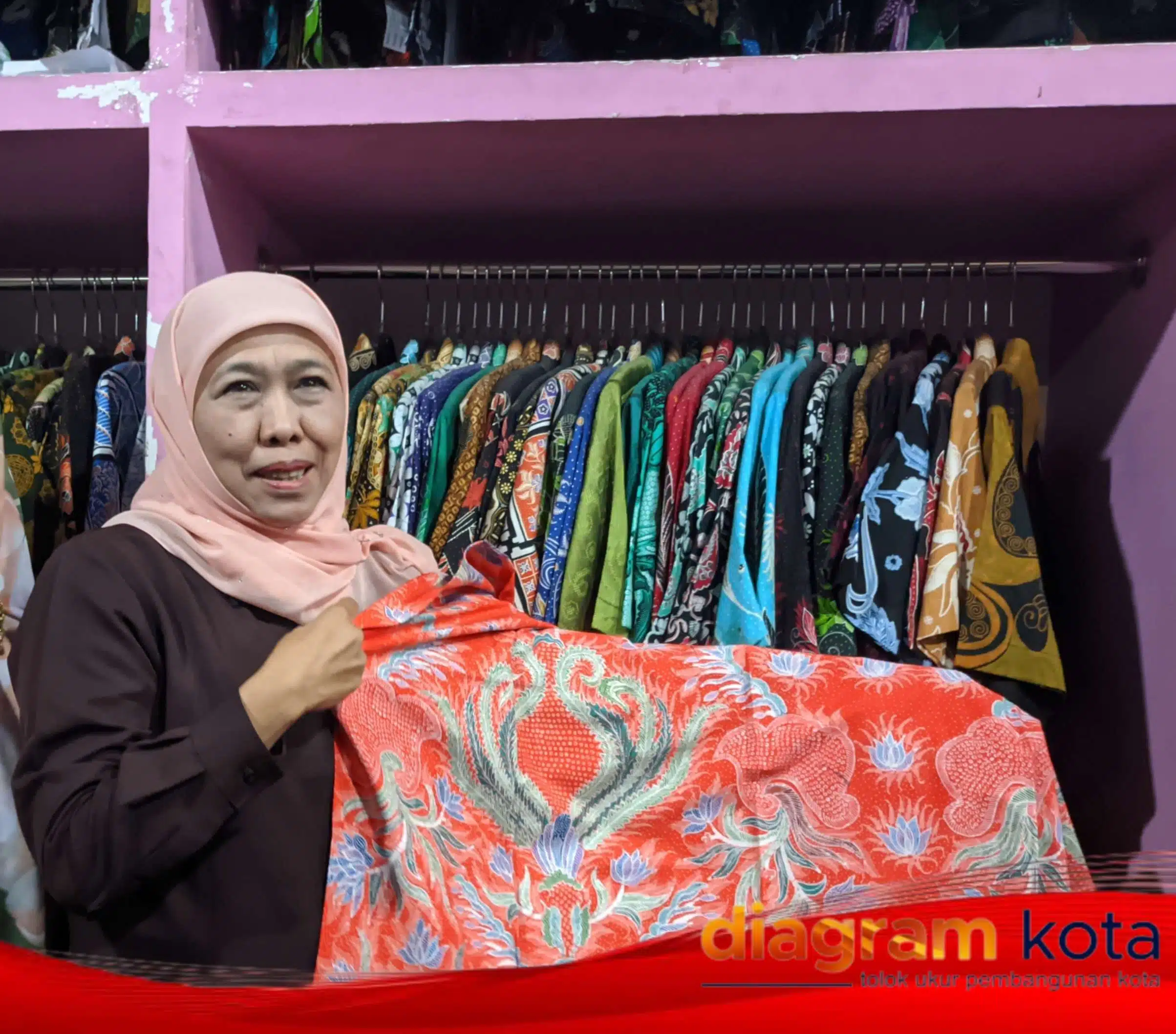 Calon Gubernur Khofifah Dorong Kebangkitan Batik Sidoarjo di Lintang Sari Kenongo, Apresiasi Filosofi di Balik Setiap Motif