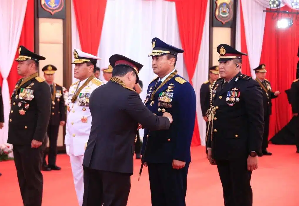 Pemberian Tanda Kehormatan Bintang Bhayangkara Utama (BBU) Wujud Komitmen Kokohnya Sinergisitas TNI-Polri Selama Ini