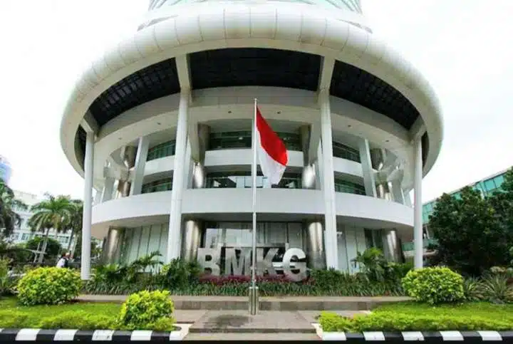 BMKG: Cuaca Panas Terik dan Mencapai 37.5 Derajat Celsius Masih Berpotensi di Indonesia
