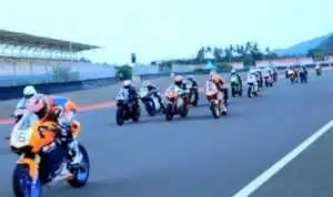 Pertarungan Final Kejurnas Balap Motor Sportbike Pertamina Mandalika Racing Series 2024
