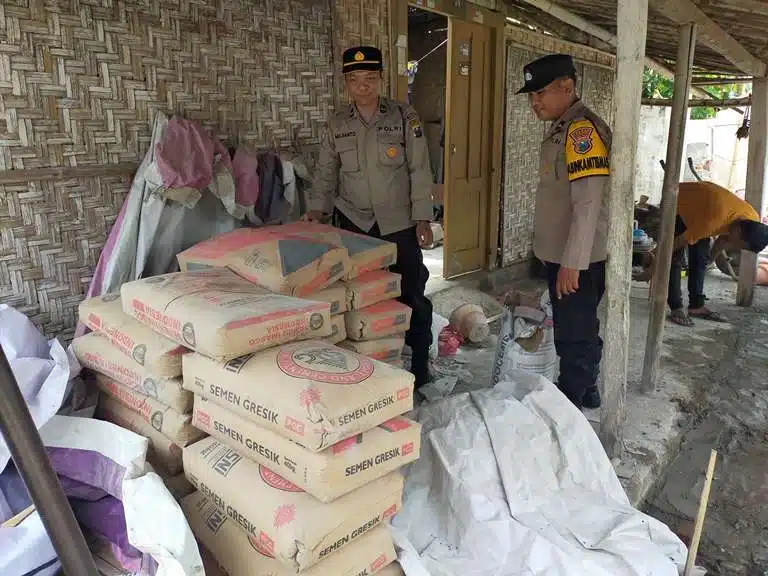 Dukung Pembangunan Musholla, Polsek Kedungwaru Berikan Bantuan Melalui Program Jum’at Berkah