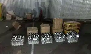 Polisi Gerebek Toko Kelontong di Tenggumung Surabaya, 3.667 Botol Miras Ilegal Disita