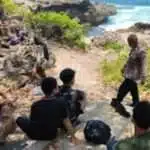 Pencarian Siswa yang Hilang di Pantai Kedung Tumpang Terkendala Ombak Besar