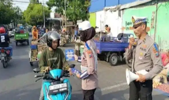 Ops Zebra Semeru 2024: Langkah Polres Mojokerto Sosialisasikan Tertib Lalu Lintas di Pasar