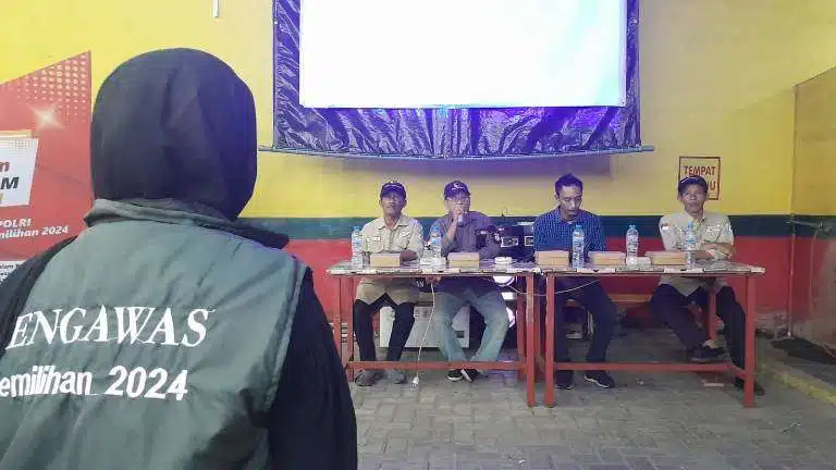 Bawaslu Surabaya Sosialisasi Pengawasan Pilkada di Warung Kopi, Fokus pada Netralitas ASN