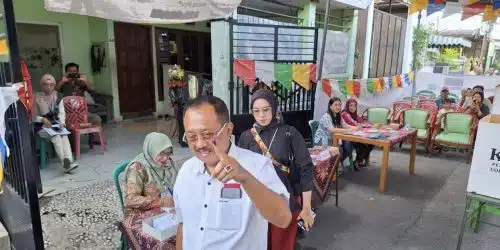 Cawawali Armuji Nyoblos Di TPS 17 Ngagel Rejo