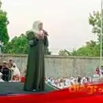 khofifah indar parawansa sambut ribuan pengunjung acara sholawat akbar di ponpes bumi sholawat
