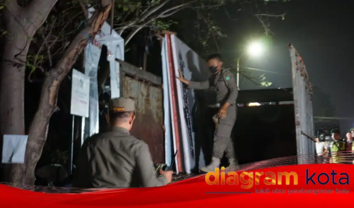 Bawaslu Sidoarjo Tertibkan APK di Masa Tenang Pilkada 2024