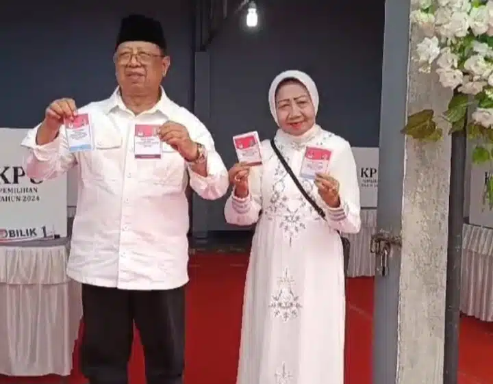 Cabup Tulungagung Maryoto Bhirowo Coblos Pilkada 2024 di TPS 01 Desa Sembon