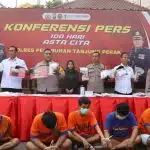 Polres Tanjungperak Gerebek Bunker Narkoba: 6 Pengedar Ditangkap, Temukan Sabu Senilai Miliaran Rupiah
