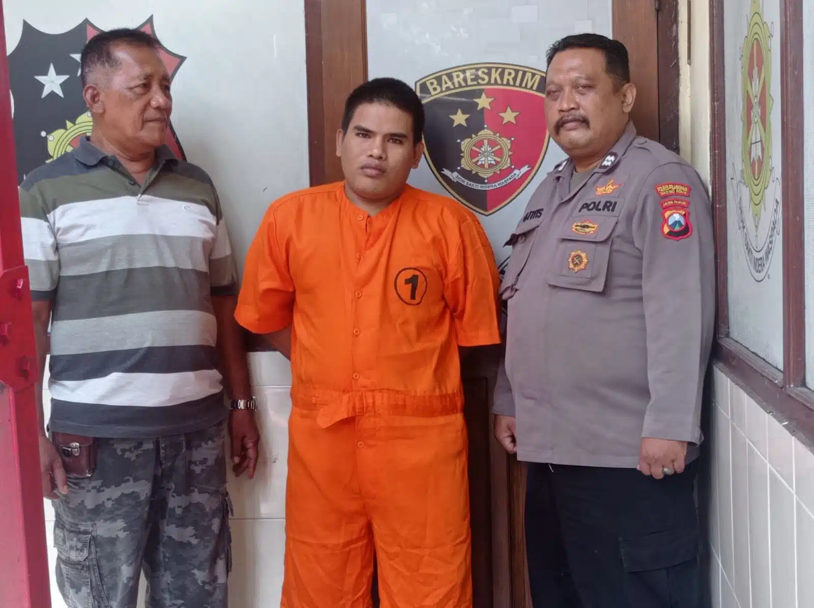 Residivis Pencuri Lempengan Besi Dibekuk Polsek Semampir Berkat Bukti CCTV 6 Residivis Pencuri Lempengan Besi Dibekuk Polsek Semampir Berkat Bukti CCTV