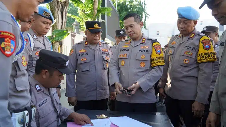 Wakapolrestabes Surabaya Pimpin Langsung Pemeriksaan Senjata Api Anggota