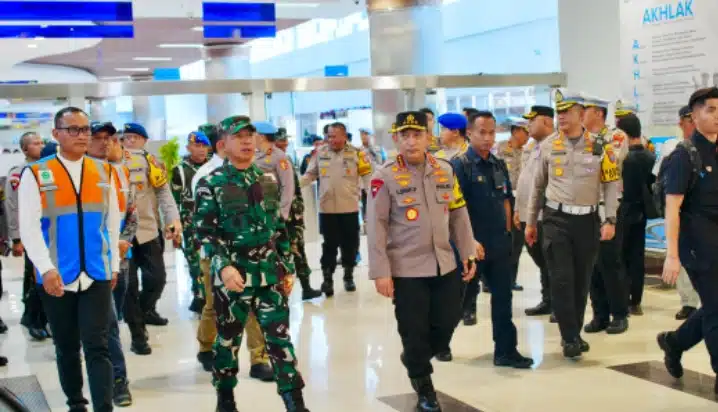 Kapolri Pantau Kesiapan Pelabuhan Tanjung Perak Hadapi Lonjakan Penumpang Libur Nataru