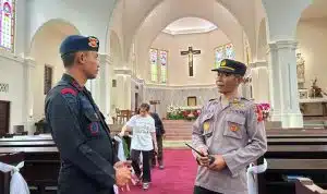 Polrestabes Surabaya dan Tim Jibom Gegana Polda Jatim Lakukan Sterilisasi Gereja Jelang Natal 2024