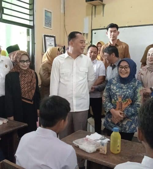 Program MBG Perdana Di Surabaya, Luthfiyah: Sangat Bermanfaat,Perlu Pengawasan Ketat