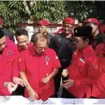 Cap Jempol Berdarah: Kader dan Simpatisan PDI-P Surabaya Tegaskan Kesetiaan Pada Megawati