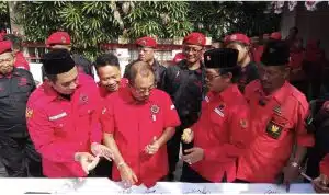 Cap Jempol Berdarah: Kader dan Simpatisan PDI-P Surabaya Tegaskan Kesetiaan Pada Megawati