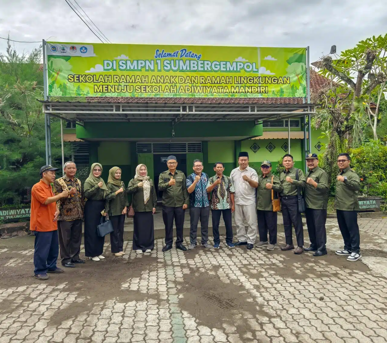 Komisi A DPRD Tulungagung Sosialisasi Program Makan Gratis dan Pengelolaan BOS di SMPN 1 Sumbergempol