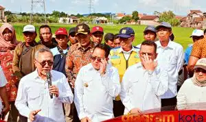 Zulkifli Hasan Kunjungi Bendungan Lengkong Rolak Songo, Janjikan Perbaikan Infrastruktur Irigasi