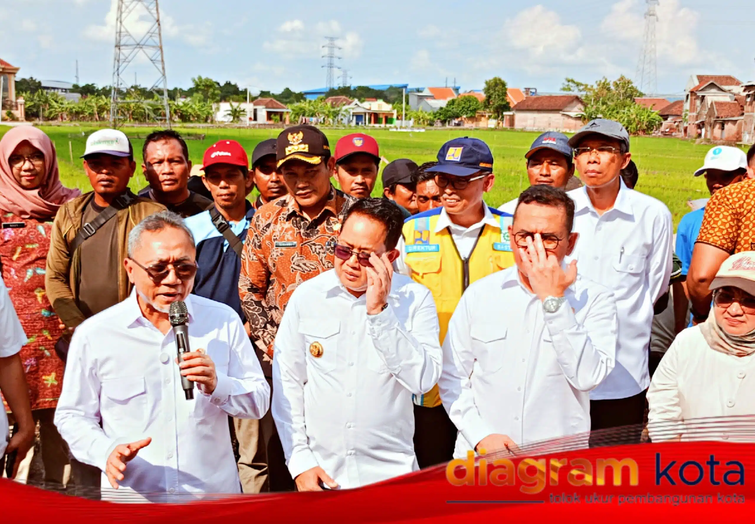 Zulkifli Hasan Kunjungi Bendungan Lengkong Rolak Songo, Janjikan Perbaikan Infrastruktur Irigasi