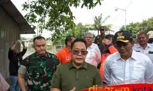 Pj Gubernur Jatim Akan Tertibkan Tiga HGB di Laut Sidoarjo