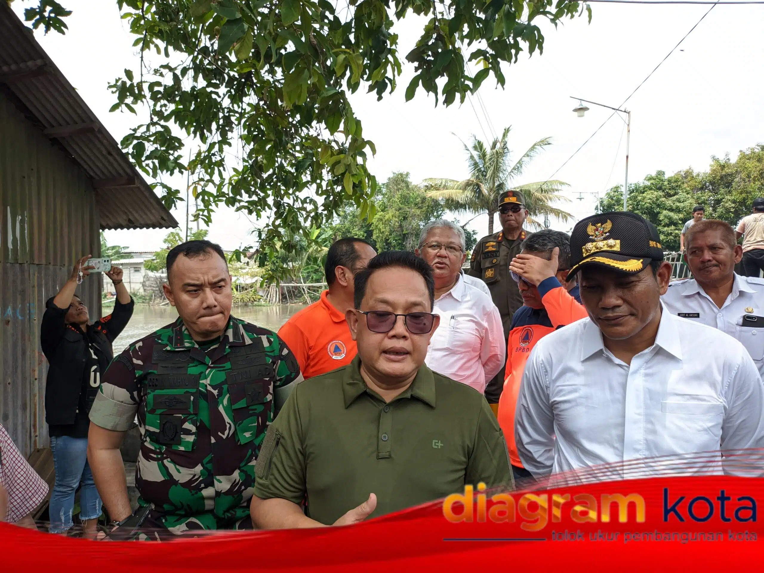 Pj Gubernur Jatim Akan Tertibkan Tiga HGB di Laut Sidoarjo