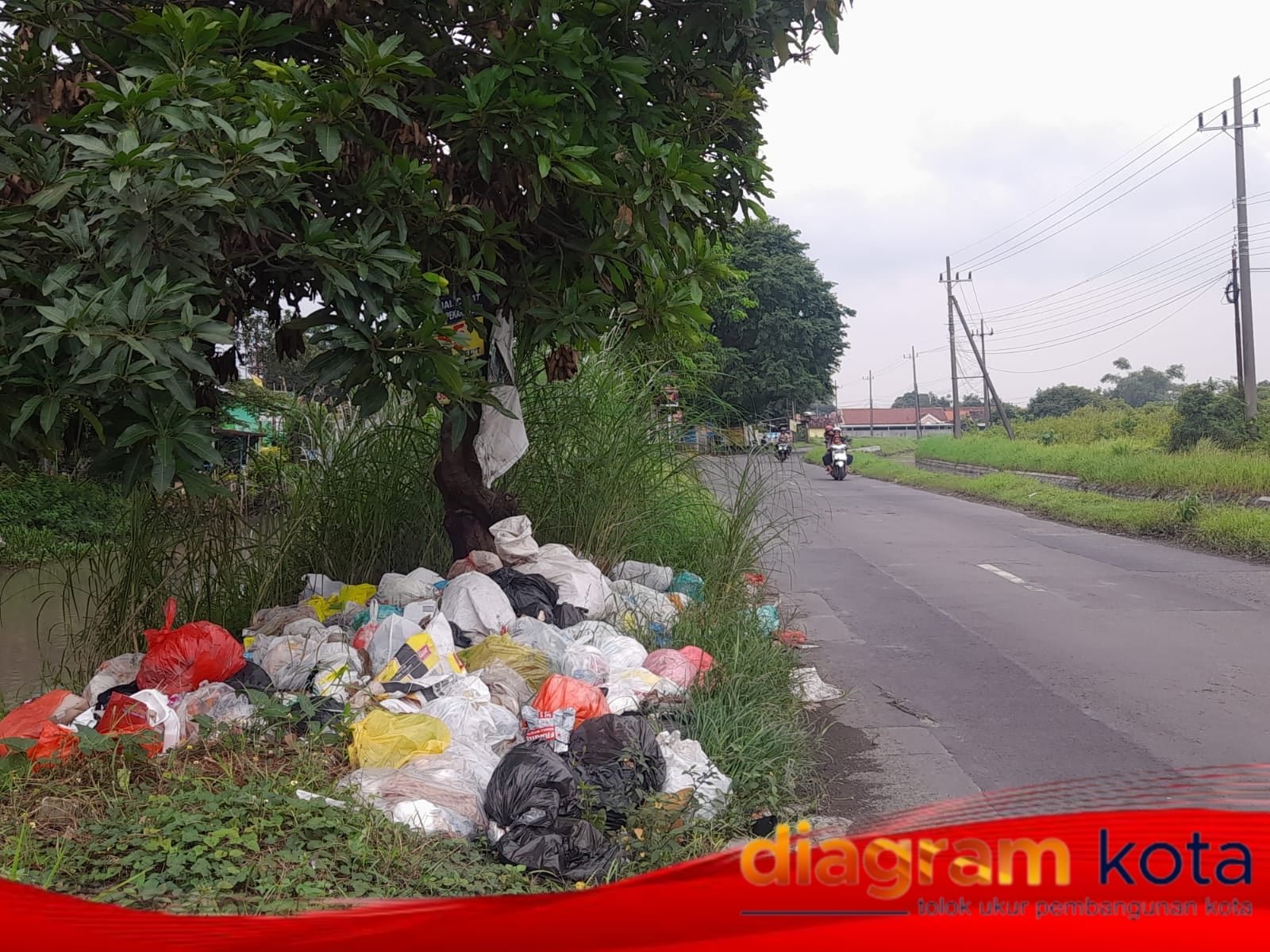 Resah dengan Tumpukan Sampah di Jalan Anggaswangi, DLHK Akan Pasang CCTV