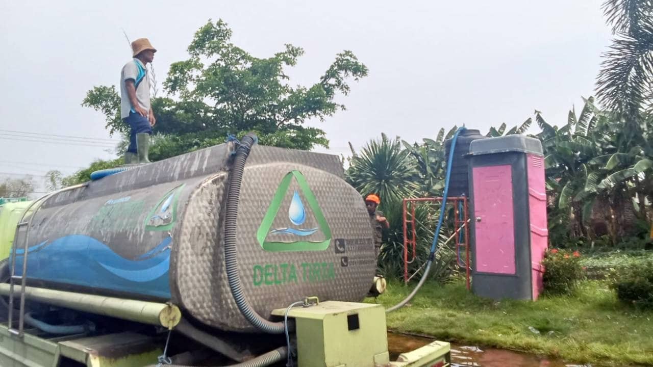 Respons Cepat! Perumda Delta Tirta Salurkan 15.000 Liter Air Bersih untuk Warga Terdampak Banjir di Candi