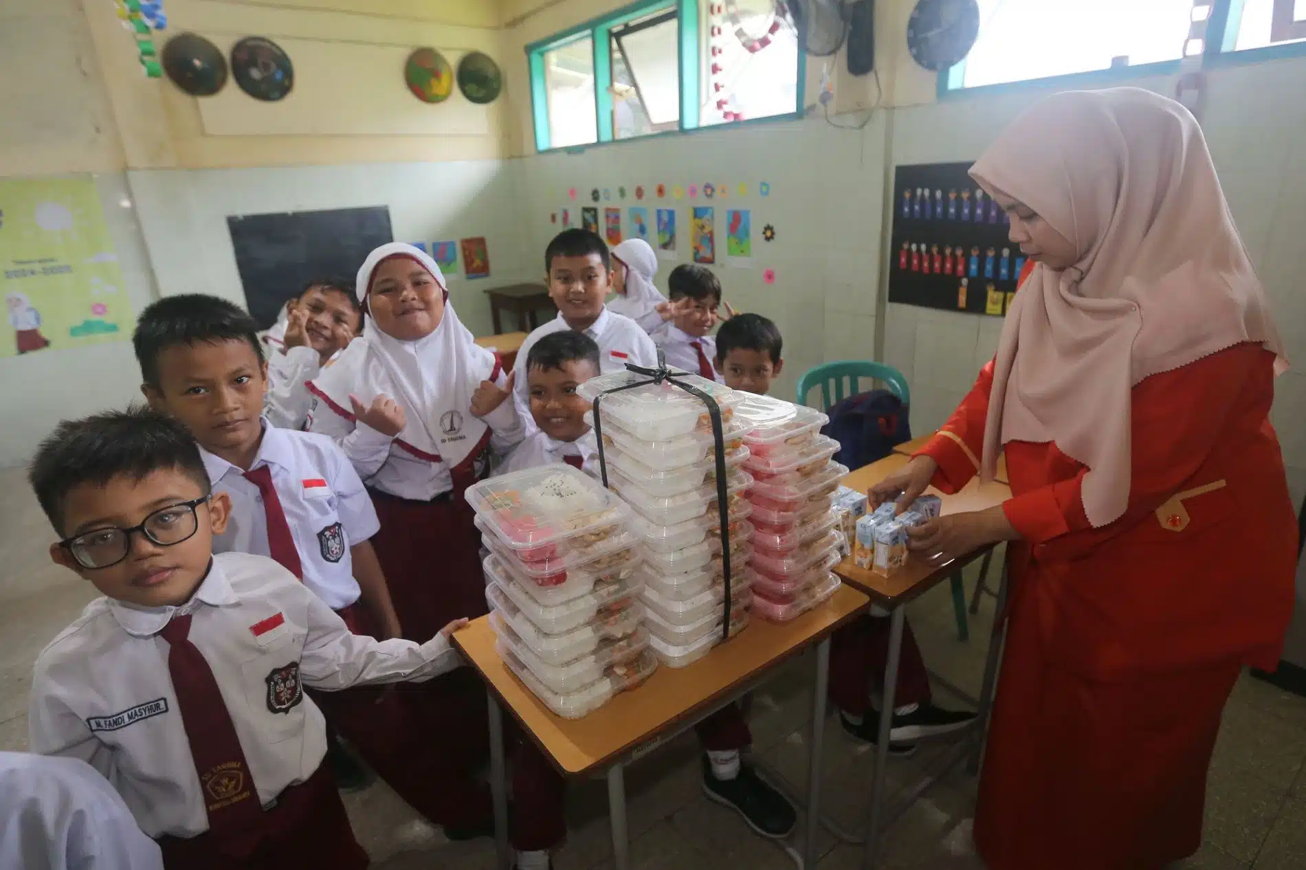 Pemkot Surabaya dan DPRD Anggarkan Rp1 Triliun untuk Program Makan Bergizi Gratis