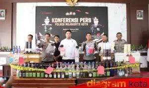 Polres Mojokerto Kota Gerebek Pabrik Miras Oplosan, Sepasang Suami Istri Ditangkap