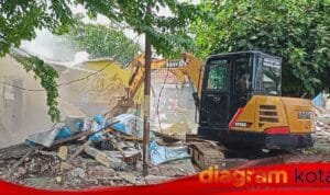 Eksekusi Aset PT KAI di Halaman Stasiun Sidoarjo Sempat Tegang