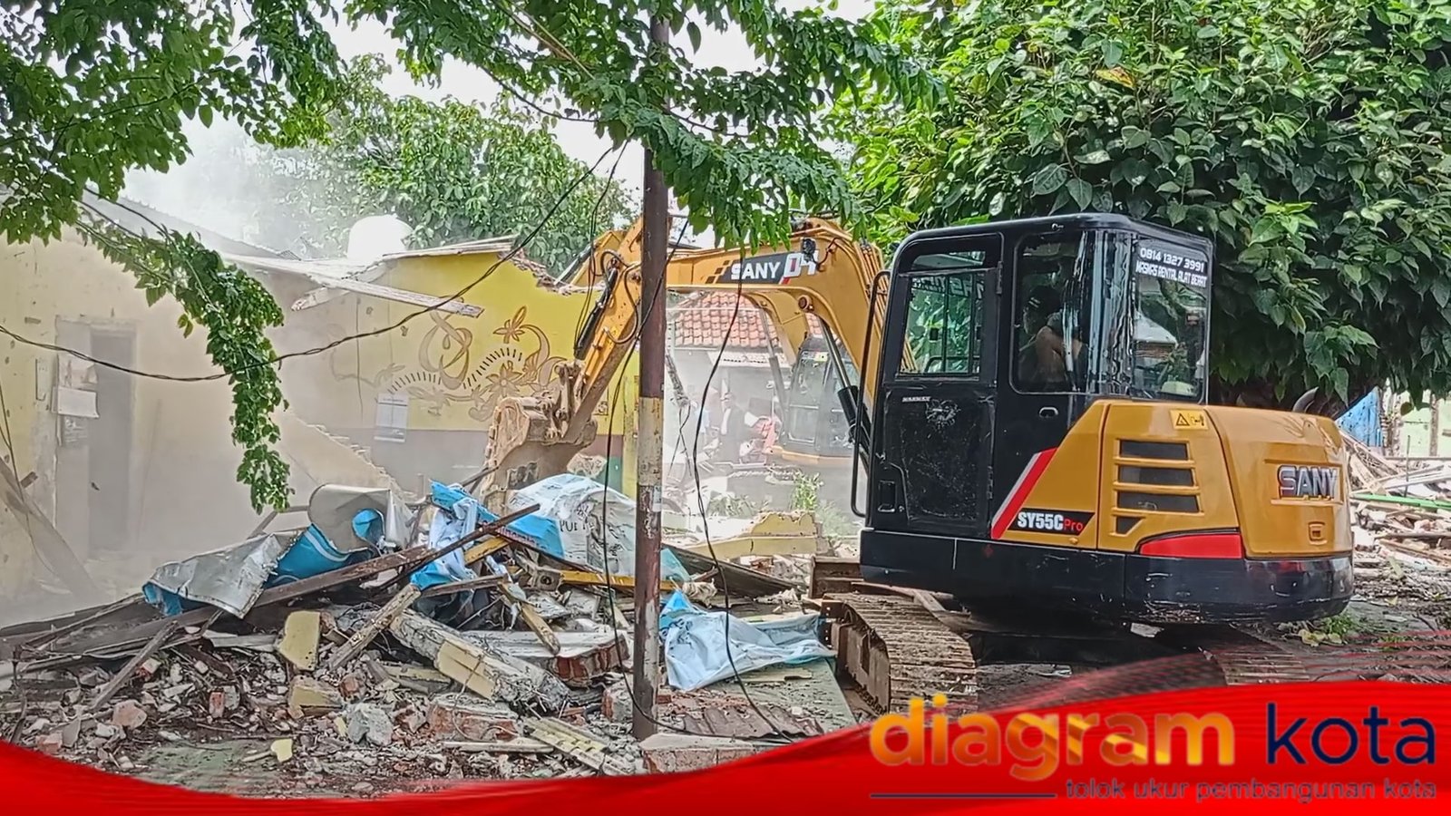 Eksekusi Aset PT KAI di Halaman Stasiun Sidoarjo Sempat Tegang