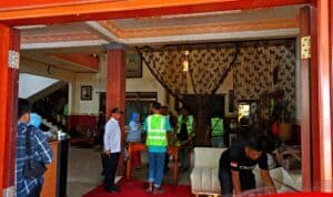 Pengadilan negri Sidoarjo Eksekusi Kantor Mofa Tour and Travel Sidoarjo 