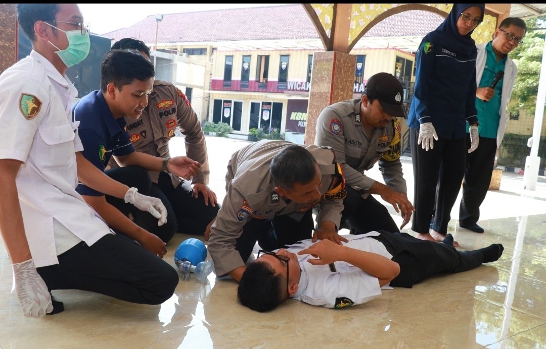 Polres Pelabuhan Tanjung Perak Bekali Bhabinkamtibmas dengan Pelatihan PPGD