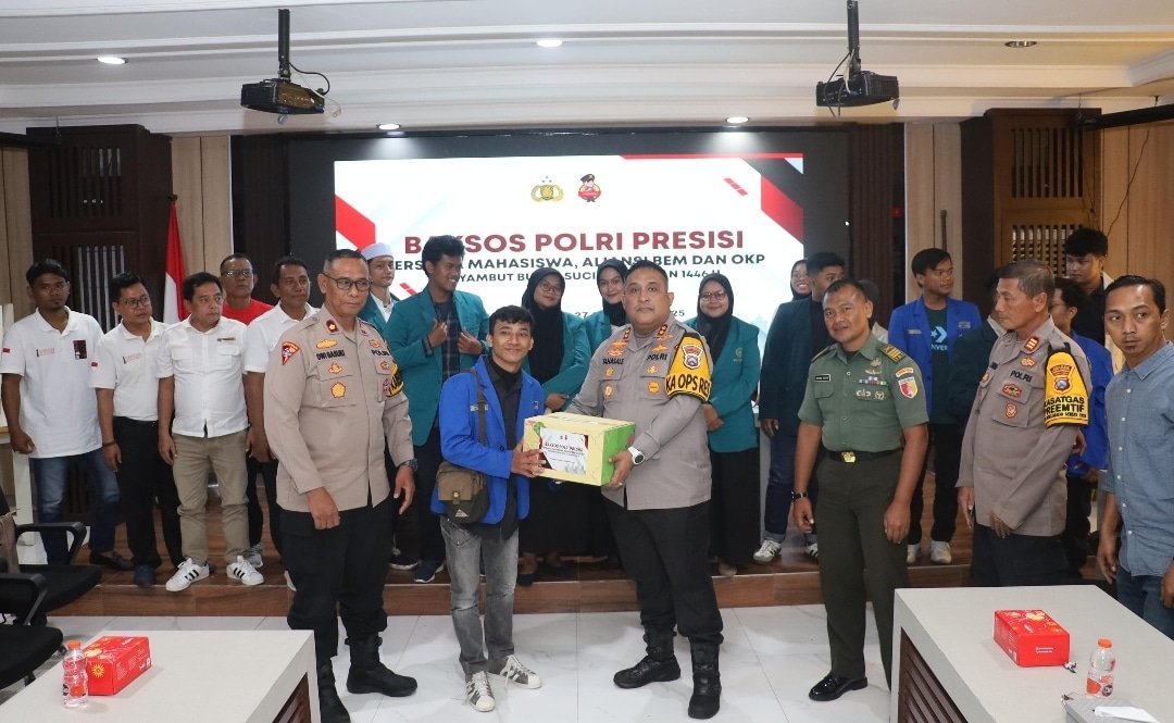 Kapolres Pelabuhan Tanjung Perak Gelar Bakti Sosial Sambut Ramadan Bersama Mahasiswa dan OKP di Surabaya