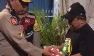 Kapolsek Simokerto Bagi 100 Kunci Ganda Gratis untuk Cegah Curanmor