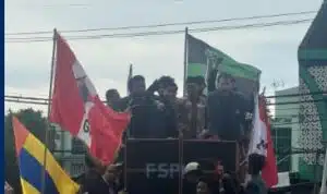 Ketua DPRD Jatim Temui Mahasiswa Pengunjuk Rasa, Janji Sampaikan Tuntutan ke Pemerintah Pusat