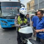 Polres Tanjung Perak Tertibkan Parkir Liar di Surabaya