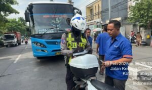 Polres Tanjung Perak Tertibkan Parkir Liar di Surabaya